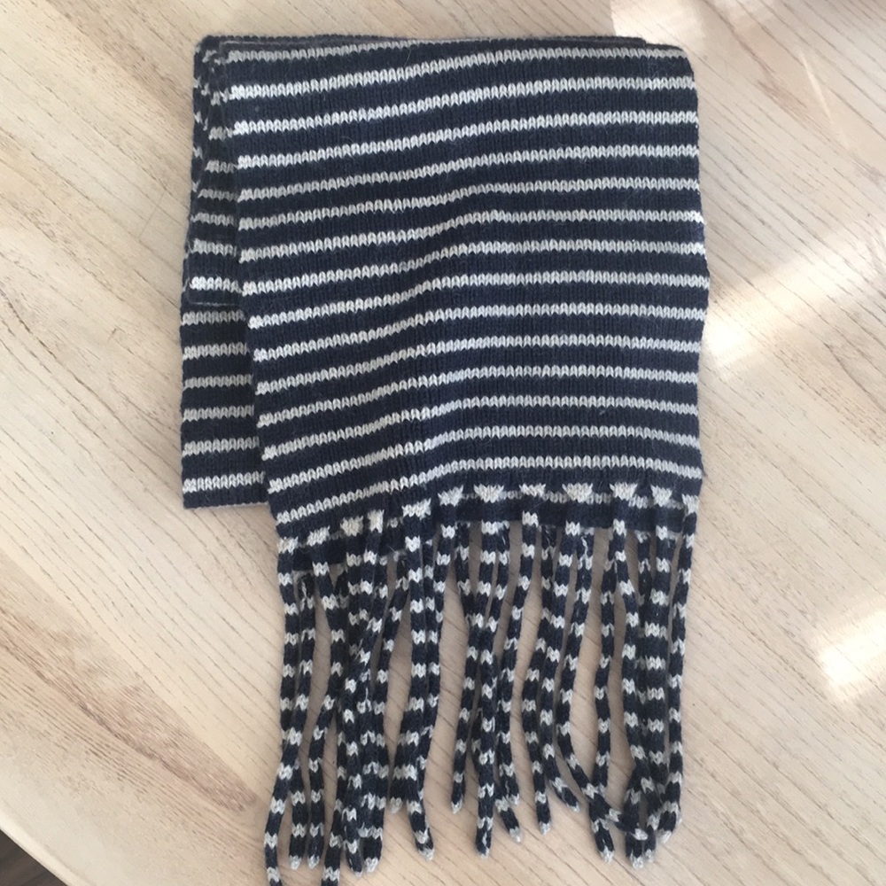 Gap blue and creme striped scarf
